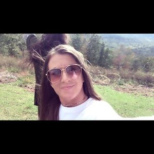 Meet your Posher, Danielle